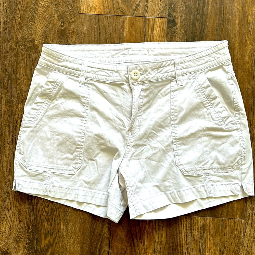 Women Prana Elle size 10 4” inseam White